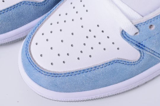 Air Jordan 1 Retro High OG Hyper Royal