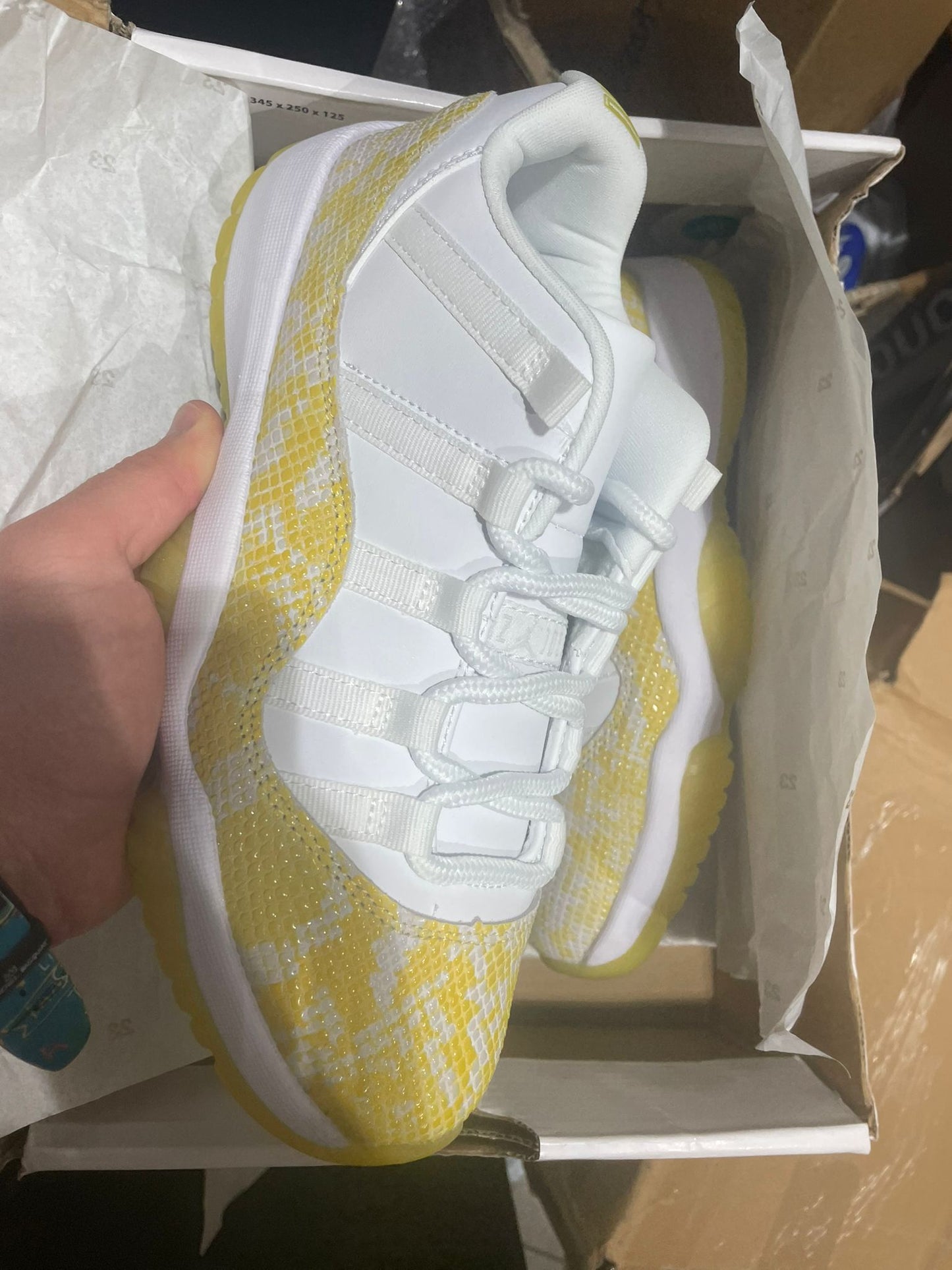 Air Jordan 11 Retro Yellow Taglia 41