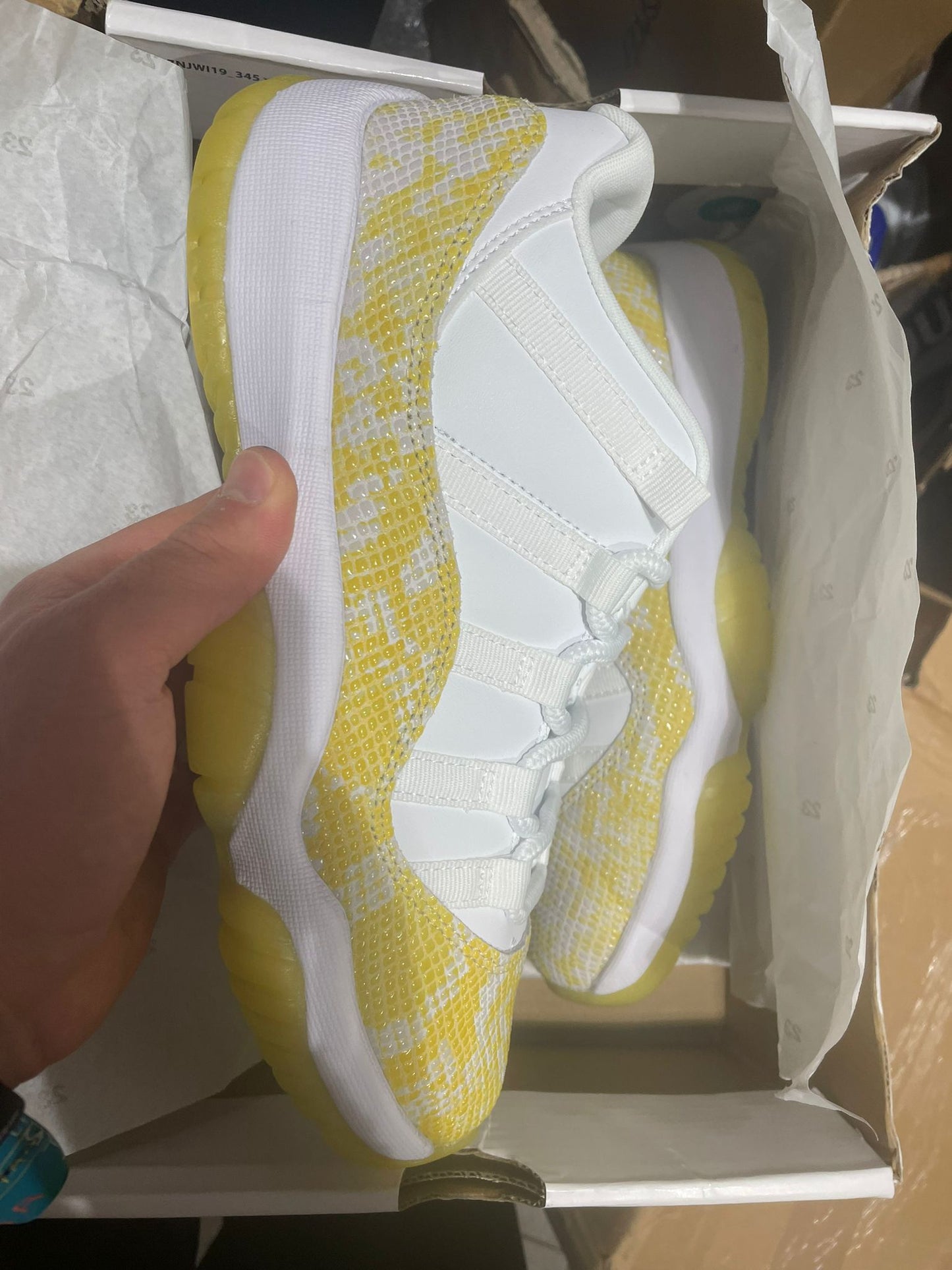 Air Jordan 11 Retro Yellow Taglia 41