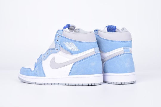 Air Jordan 1 Retro High OG Hyper Royal