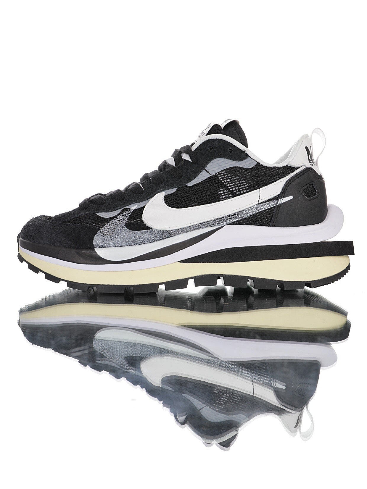 Nike sacai Vaporwaffle Black and White