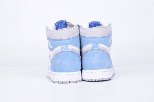 Air Jordan 1 Retro High OG Hyper Royal