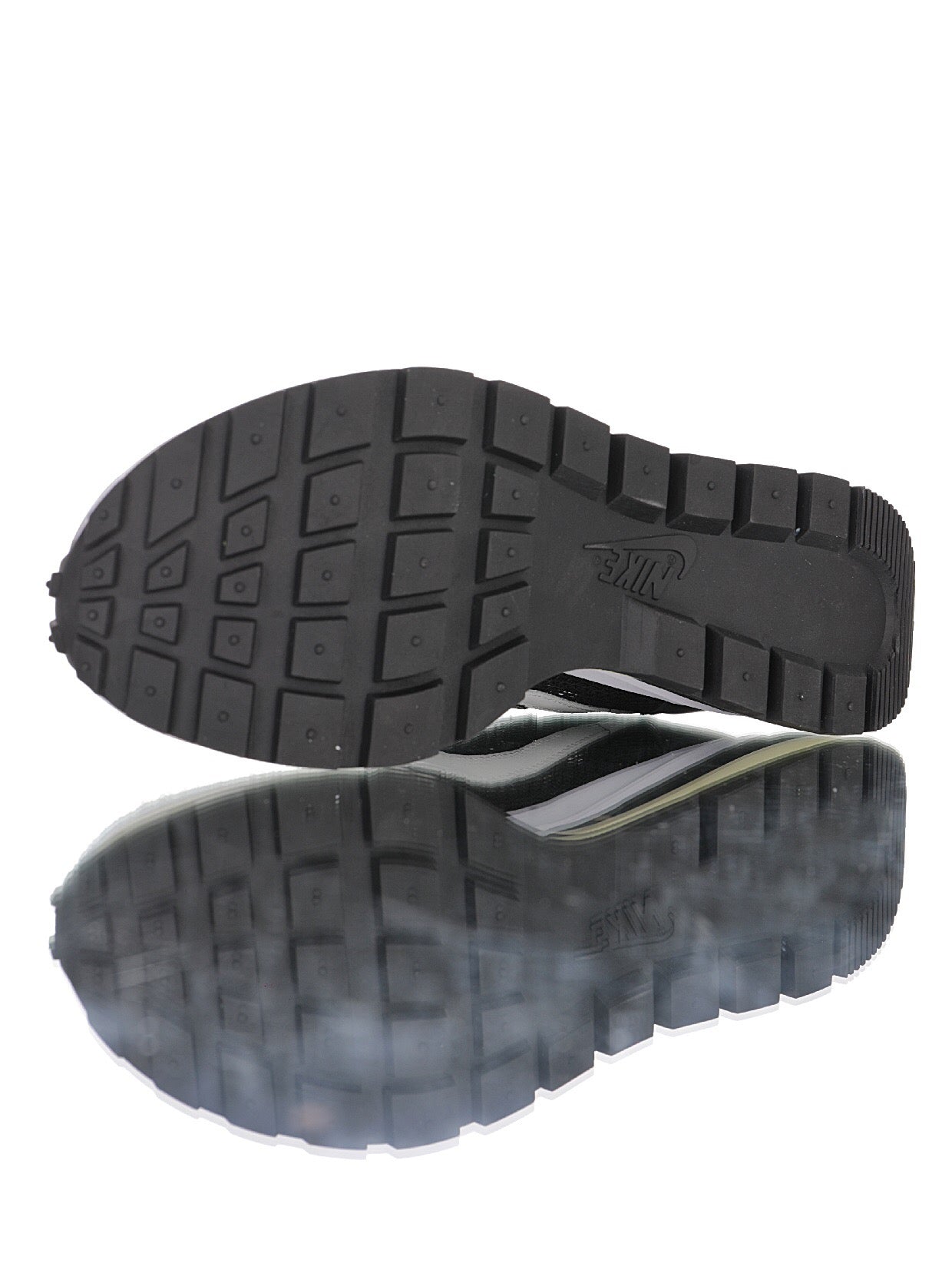 Nike sacai Vaporwaffle Black and White