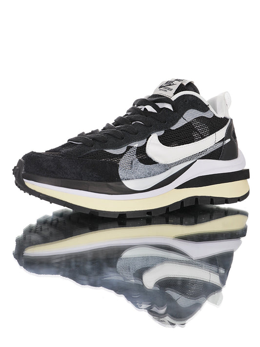 Nike sacai Vaporwaffle Black and White