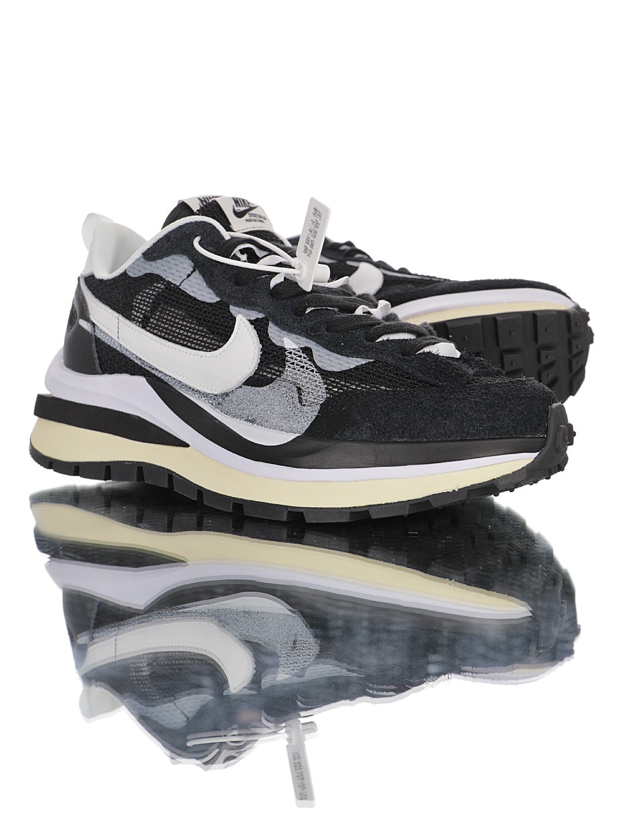 Nike sacai Vaporwaffle Black and White