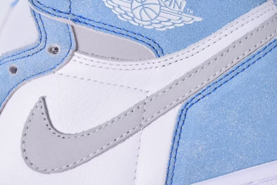 Air Jordan 1 Retro High OG Hyper Royal