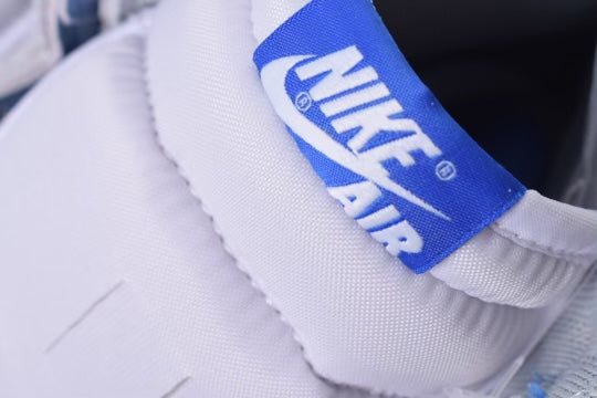 Air Jordan 1 Retro High OG Hyper Royal