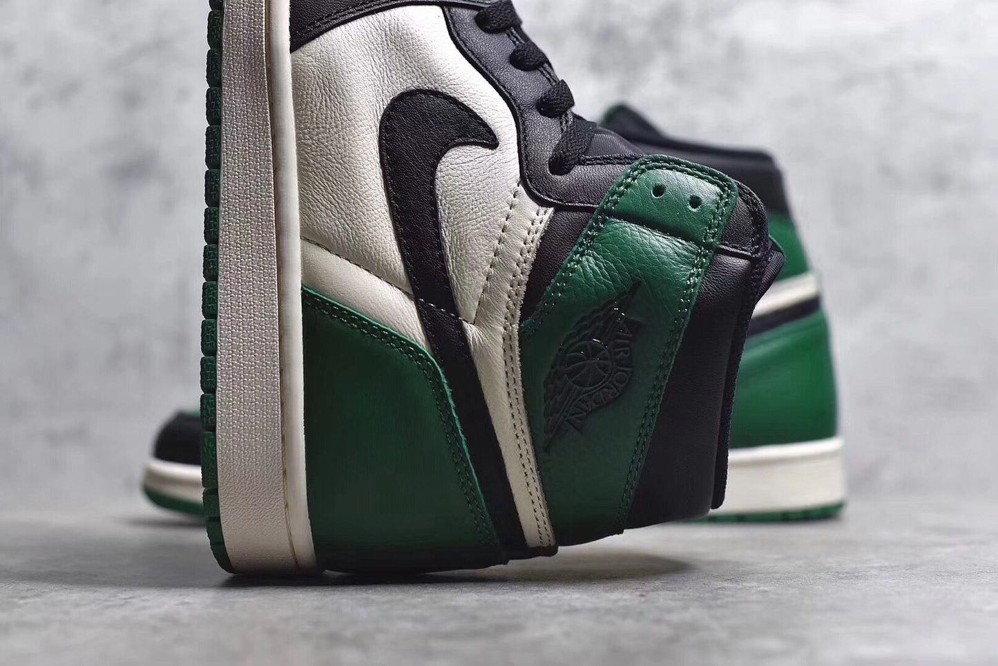 Air Jordan 1 Pine Green